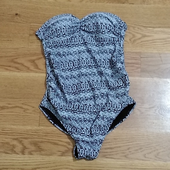 Old Navy Other - Old Navy Tribal Theme Swimsuit Sz Lg